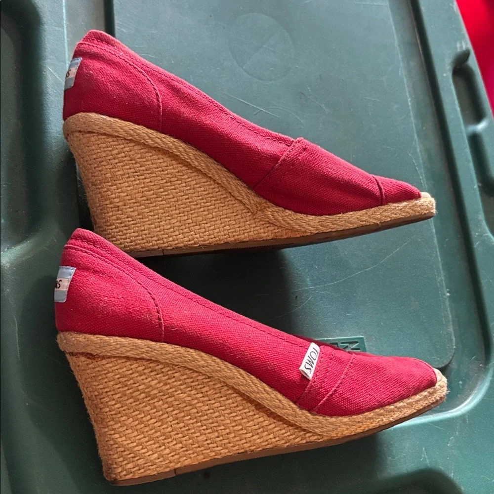 Red wedged TOMS with peekaboo toes
